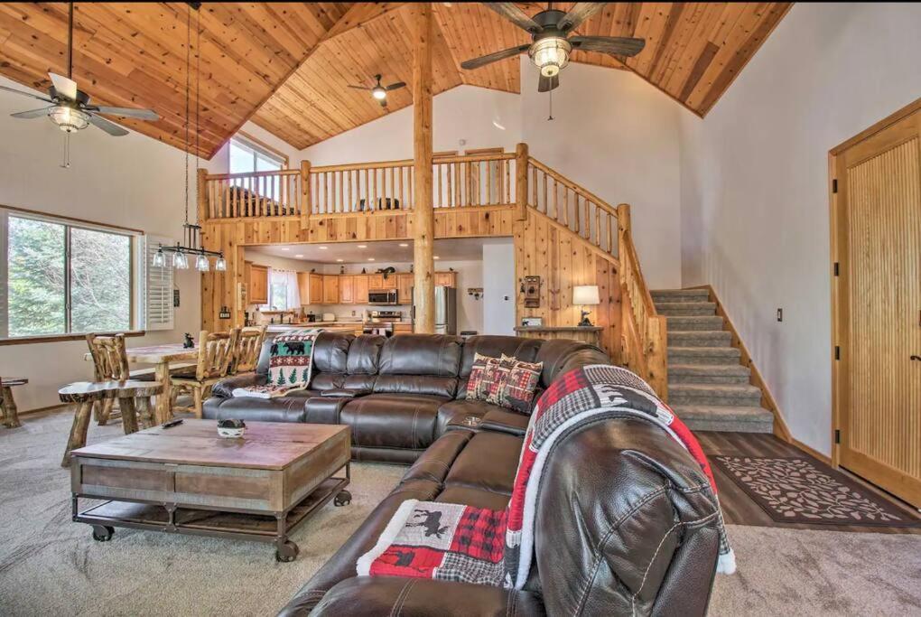 فيلا باينتوب ليكسايدفي Pine Cone Cabin المظهر الخارجي الصورة